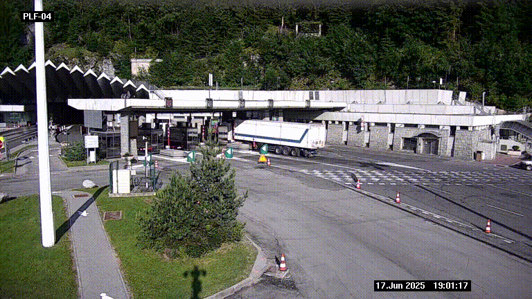 Webcam au péage du tunnel du Mont-Blanc, côté entrée France à Chamonix, au bout de l'A40