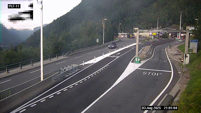 Caméra avant le péage du tunnel du Mont-Blanc, côté entrée France à Chamonix-Mont-Blanc, à la fin de la N205