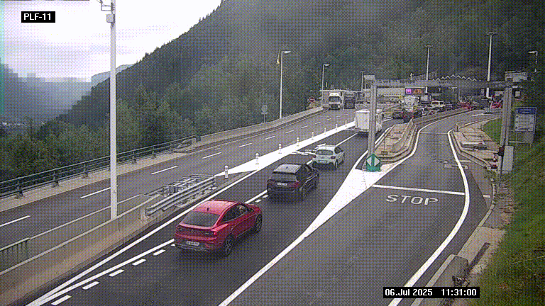 Caméra avant le péage du tunnel du Mont-Blanc, côté entrée France à Chamonix-Mont-Blanc, à la fin de la N205