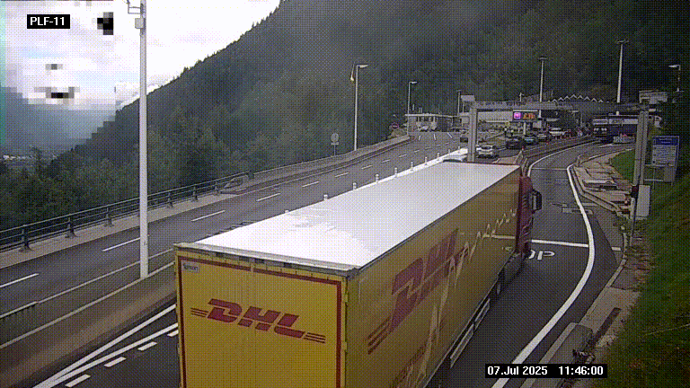 Caméra avant le péage du tunnel du Mont-Blanc, côté entrée France à Chamonix-Mont-Blanc, à la fin de la N205