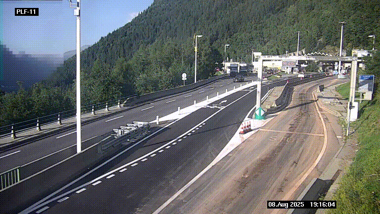 <h2>Caméra avant le péage du tunnel du Mont-Blanc, côté entrée France à Chamonix-Mont-Blanc, à la fin de la N205</h2>