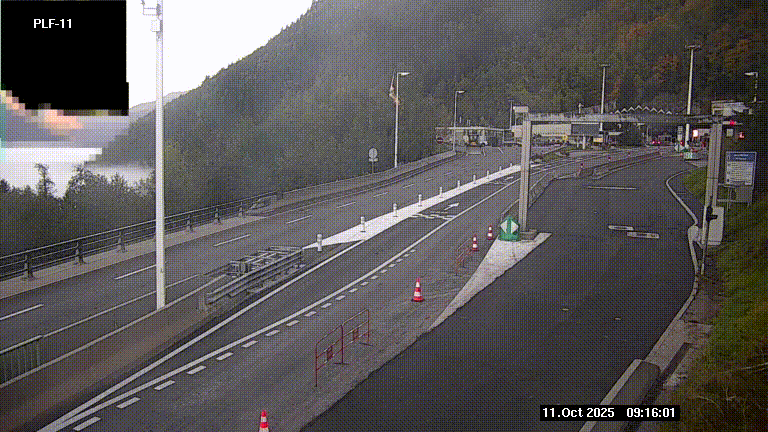 Caméra avant le péage du tunnel du Mont-Blanc, côté entrée France à Chamonix-Mont-Blanc, à la fin de la N205