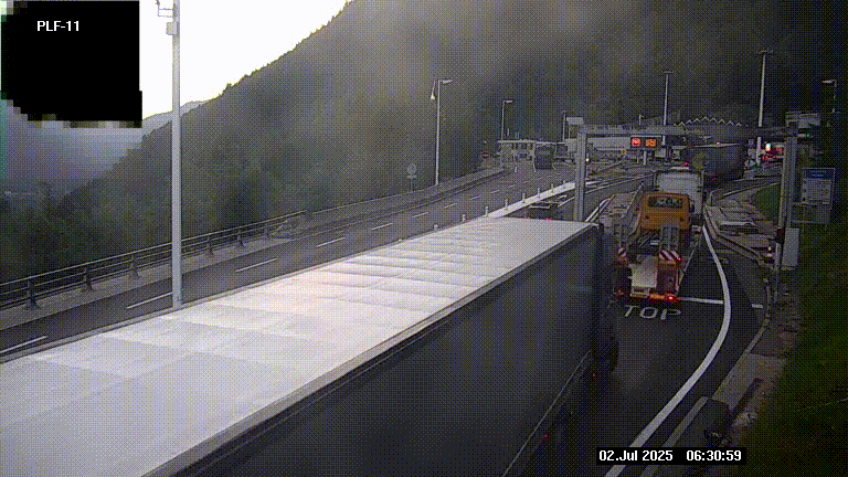 Caméra avant le péage du tunnel du Mont-Blanc, côté entrée France à Chamonix-Mont-Blanc, à la fin de la N205