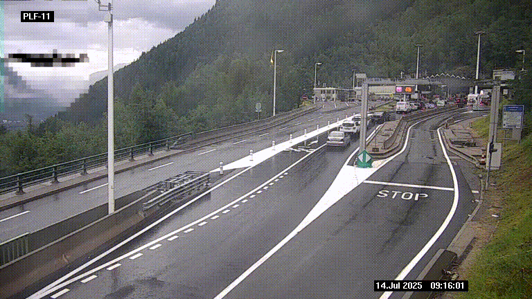 <h2>Caméra avant le péage du tunnel du Mont-Blanc, côté entrée France à Chamonix-Mont-Blanc, à la fin de la N205</h2>