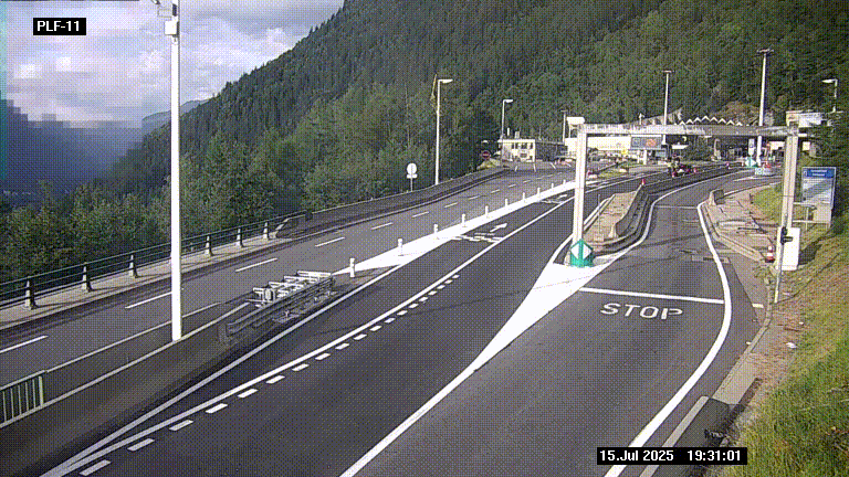 Caméra avant le péage du tunnel du Mont-Blanc, côté entrée France à Chamonix-Mont-Blanc, à la fin de la N205