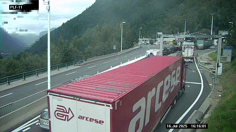 <h2>Caméra avant le péage du tunnel du Mont-Blanc, côté entrée France à Chamonix-Mont-Blanc, à la fin de la N205</h2>