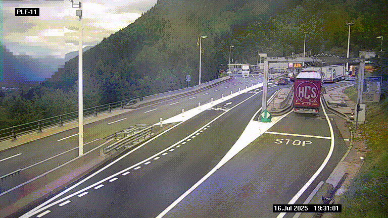 <h2>Caméra avant le péage du tunnel du Mont-Blanc, côté entrée France à Chamonix-Mont-Blanc, à la fin de la N205</h2>