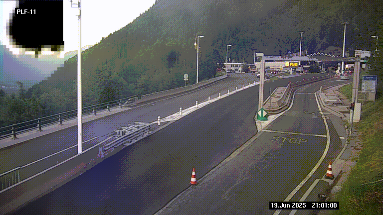 Caméra avant le péage du tunnel du Mont-Blanc, côté entrée France à Chamonix-Mont-Blanc, à la fin de la N205