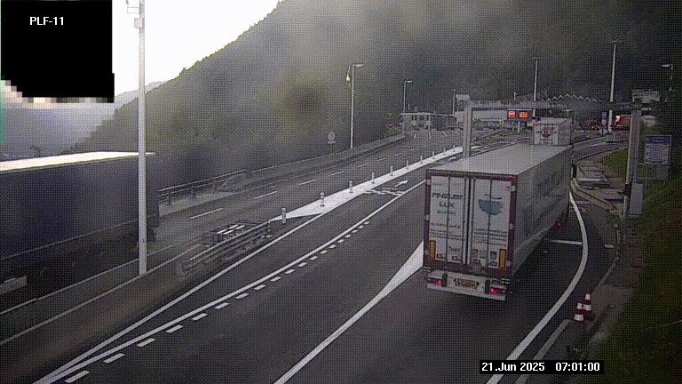 Caméra avant le péage du tunnel du Mont-Blanc, côté entrée France à Chamonix-Mont-Blanc, à la fin de la N205
