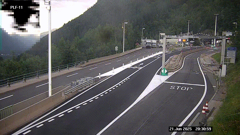 Caméra avant le péage du tunnel du Mont-Blanc, côté entrée France à Chamonix-Mont-Blanc, à la fin de la N205