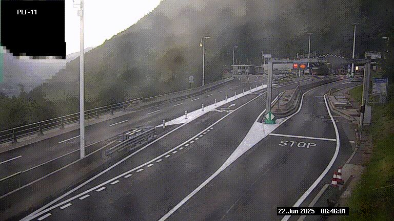 Caméra avant le péage du tunnel du Mont-Blanc, côté entrée France à Chamonix-Mont-Blanc, à la fin de la N205
