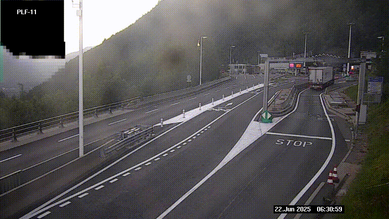 Caméra avant le péage du tunnel du Mont-Blanc, côté entrée France à Chamonix-Mont-Blanc, à la fin de la N205