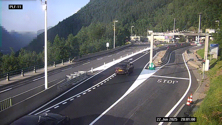 Caméra avant le péage du tunnel du Mont-Blanc, côté entrée France à Chamonix-Mont-Blanc, à la fin de la N205