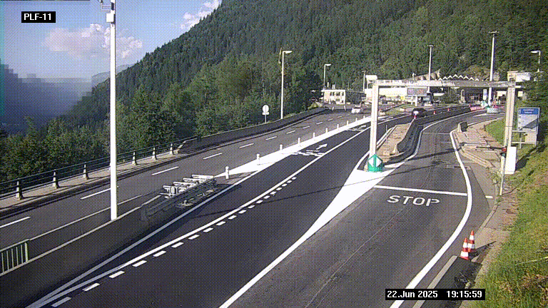 Caméra avant le péage du tunnel du Mont-Blanc, côté entrée France à Chamonix-Mont-Blanc, à la fin de la N205