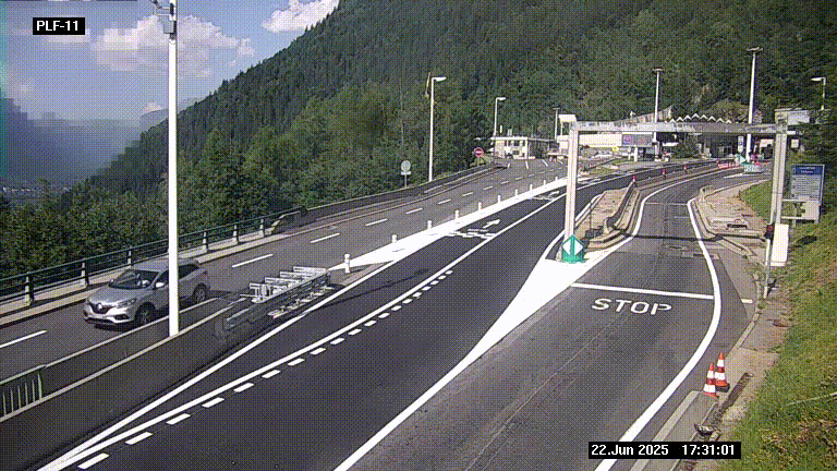 Caméra avant le péage du tunnel du Mont-Blanc, côté entrée France à Chamonix-Mont-Blanc, à la fin de la N205