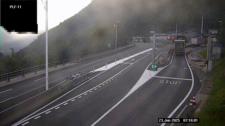 Caméra avant le péage du tunnel du Mont-Blanc, côté entrée France à Chamonix-Mont-Blanc, à la fin de la N205