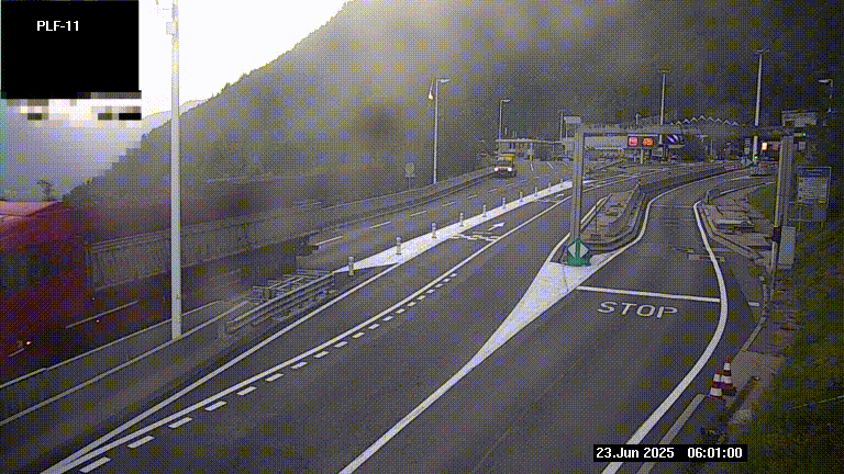 Caméra avant le péage du tunnel du Mont-Blanc, côté entrée France à Chamonix-Mont-Blanc, à la fin de la N205