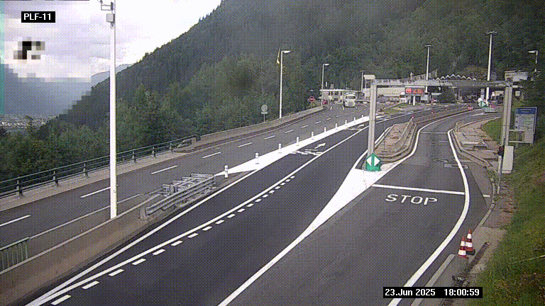Caméra avant le péage du tunnel du Mont-Blanc, côté entrée France à Chamonix-Mont-Blanc, à la fin de la N205