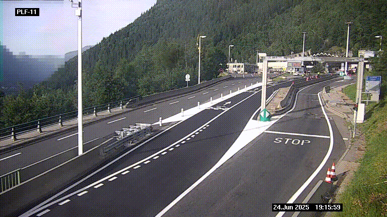 Caméra avant le péage du tunnel du Mont-Blanc, côté entrée France à Chamonix-Mont-Blanc, à la fin de la N205