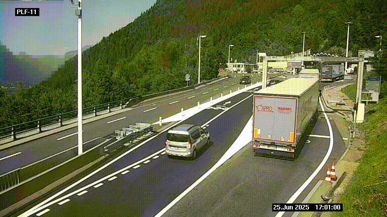 Caméra avant le péage du tunnel du Mont-Blanc, côté entrée France à Chamonix-Mont-Blanc, à la fin de la N205
