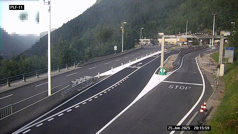 Caméra avant le péage du tunnel du Mont-Blanc, côté entrée France à Chamonix-Mont-Blanc, à la fin de la N205