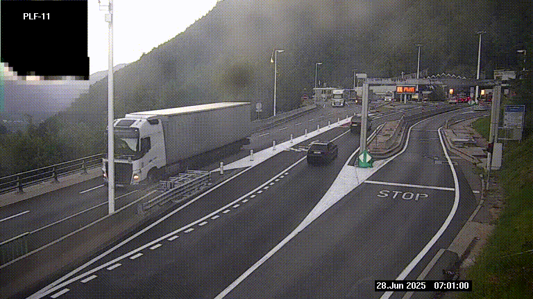 Caméra avant le péage du tunnel du Mont-Blanc, côté entrée France à Chamonix-Mont-Blanc, à la fin de la N205