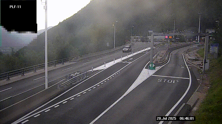 Caméra avant le péage du tunnel du Mont-Blanc, côté entrée France à Chamonix-Mont-Blanc, à la fin de la N205