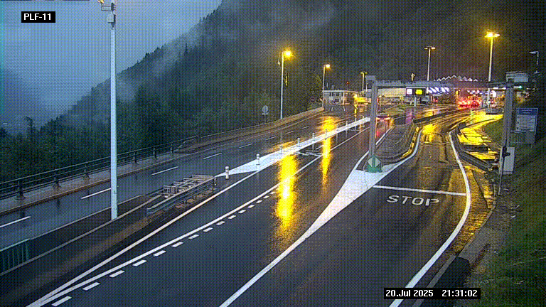 Caméra avant le péage du tunnel du Mont-Blanc, côté entrée France à Chamonix-Mont-Blanc, à la fin de la N205