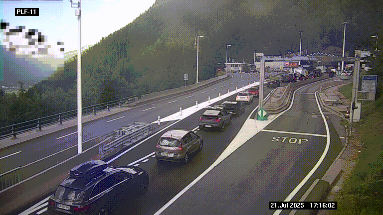 Caméra avant le péage du tunnel du Mont-Blanc, côté entrée France à Chamonix-Mont-Blanc, à la fin de la N205