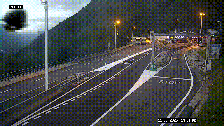 Caméra avant le péage du tunnel du Mont-Blanc, côté entrée France à Chamonix-Mont-Blanc, à la fin de la N205
