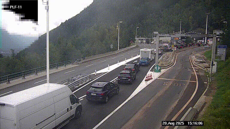 Caméra avant le péage du tunnel du Mont-Blanc, côté entrée France à Chamonix-Mont-Blanc, à la fin de la N205