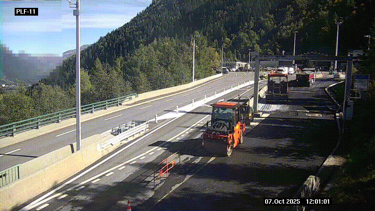 Caméra avant le péage du tunnel du Mont-Blanc, côté entrée France à Chamonix-Mont-Blanc, à la fin de la N205