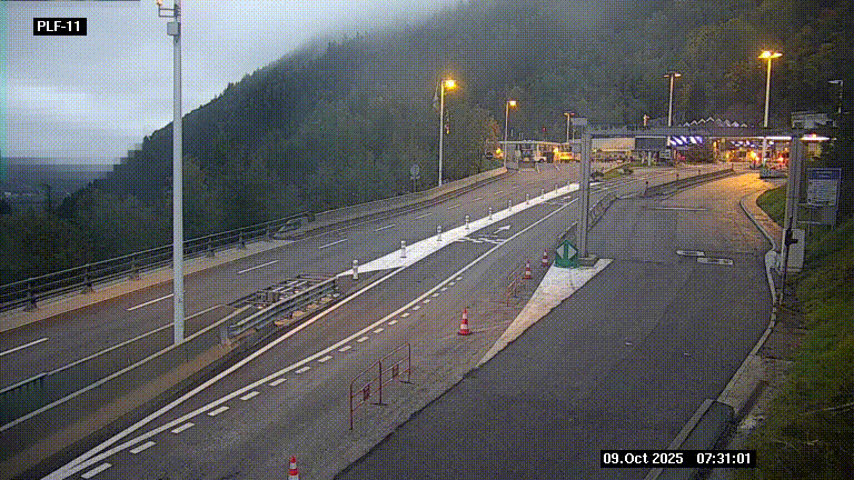 Caméra avant le péage du tunnel du Mont-Blanc, côté entrée France à Chamonix-Mont-Blanc, à la fin de la N205