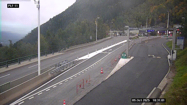 Caméra avant le péage du tunnel du Mont-Blanc, côté entrée France à Chamonix-Mont-Blanc, à la fin de la N205
