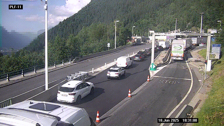 Caméra avant le péage du tunnel du Mont-Blanc, côté entrée France à Chamonix-Mont-Blanc, à la fin de la N205
