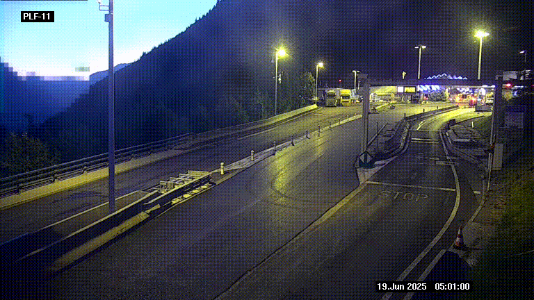 <h2>Caméra avant le péage du tunnel du Mont-Blanc, côté entrée France à Chamonix-Mont-Blanc, à la fin de la N205</h2>