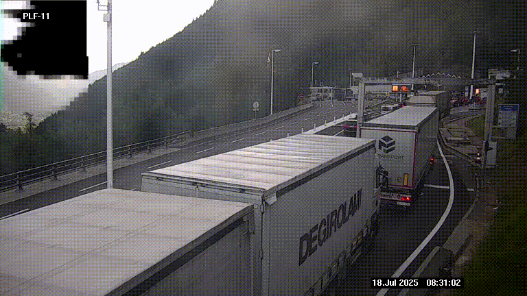 <h2>Caméra avant le péage du tunnel du Mont-Blanc, côté entrée France à Chamonix-Mont-Blanc, à la fin de la N205</h2>