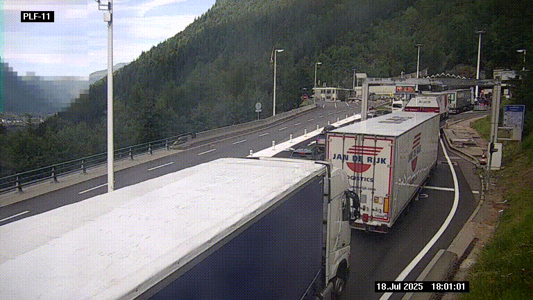 <h2>Caméra avant le péage du tunnel du Mont-Blanc, côté entrée France à Chamonix-Mont-Blanc, à la fin de la N205</h2>