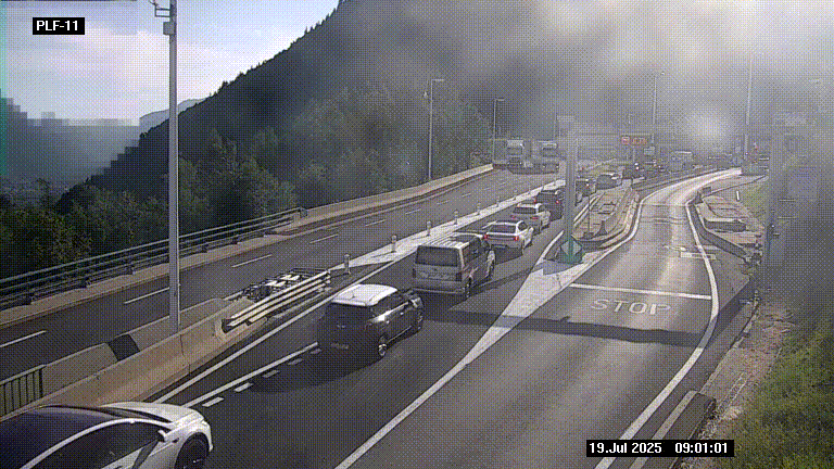 <h2>Caméra avant le péage du tunnel du Mont-Blanc, côté entrée France à Chamonix-Mont-Blanc, à la fin de la N205</h2>