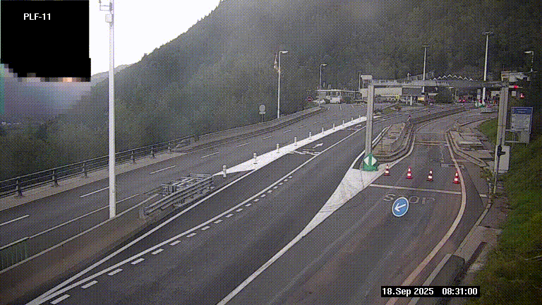 <h2>Caméra avant le péage du tunnel du Mont-Blanc, côté entrée France à Chamonix-Mont-Blanc, à la fin de la N205</h2>