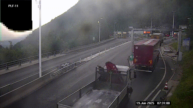 <h2>Caméra avant le péage du tunnel du Mont-Blanc, côté entrée France à Chamonix-Mont-Blanc, à la fin de la N205</h2>