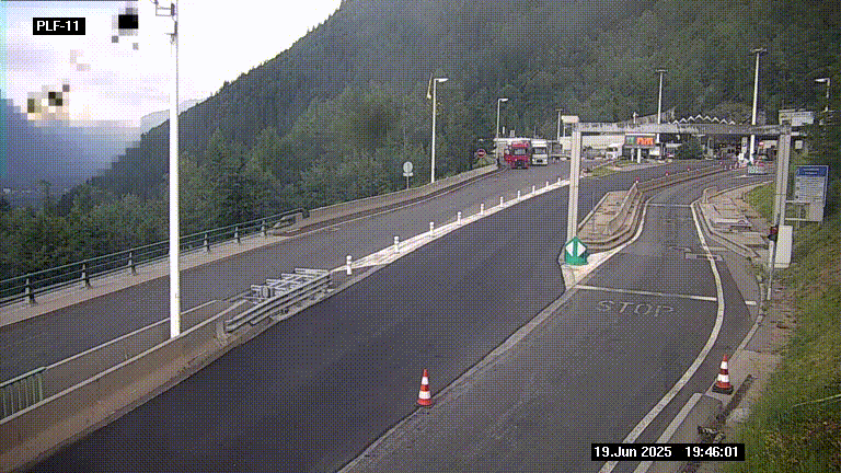 <h2>Caméra avant le péage du tunnel du Mont-Blanc, côté entrée France à Chamonix-Mont-Blanc, à la fin de la N205</h2>
