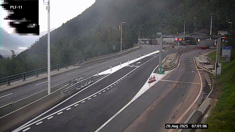 Caméra avant le péage du tunnel du Mont-Blanc, côté entrée France à Chamonix-Mont-Blanc, à la fin de la N205