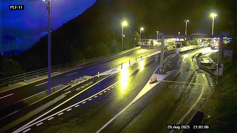 <h2>Caméra avant le péage du tunnel du Mont-Blanc, côté entrée France à Chamonix-Mont-Blanc, à la fin de la N205</h2>