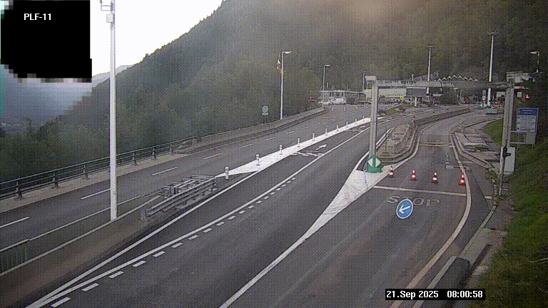 <h2>Caméra avant le péage du tunnel du Mont-Blanc, côté entrée France à Chamonix-Mont-Blanc, à la fin de la N205</h2>