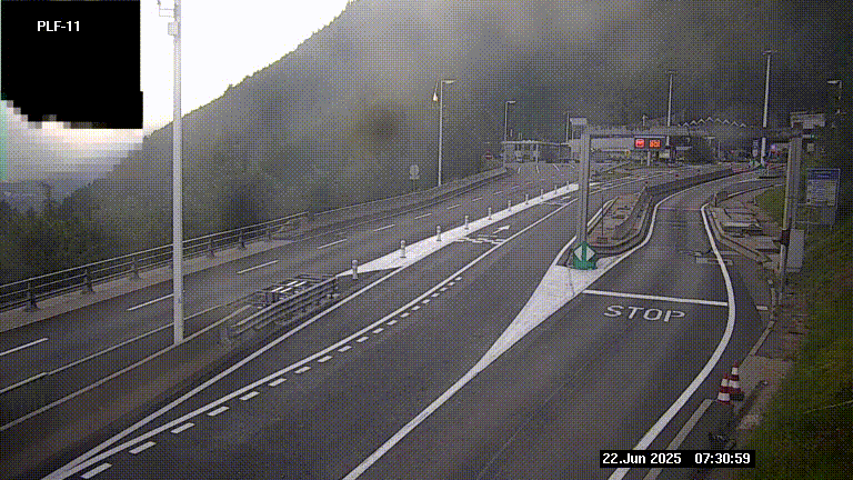 <h2>Caméra avant le péage du tunnel du Mont-Blanc, côté entrée France à Chamonix-Mont-Blanc, à la fin de la N205</h2>