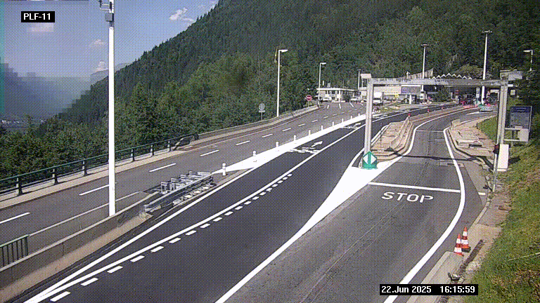 <h2>Caméra avant le péage du tunnel du Mont-Blanc, côté entrée France à Chamonix-Mont-Blanc, à la fin de la N205</h2>