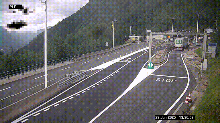 <h2>Caméra avant le péage du tunnel du Mont-Blanc, côté entrée France à Chamonix-Mont-Blanc, à la fin de la N205</h2>