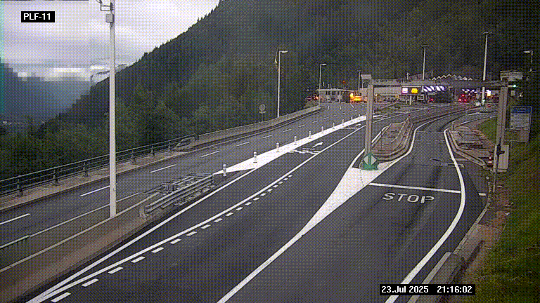 <h2>Caméra avant le péage du tunnel du Mont-Blanc, côté entrée France à Chamonix-Mont-Blanc, à la fin de la N205</h2>
