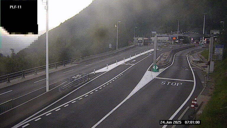 <h2>Caméra avant le péage du tunnel du Mont-Blanc, côté entrée France à Chamonix-Mont-Blanc, à la fin de la N205</h2>